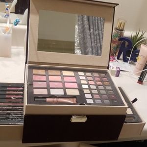 Makeup box